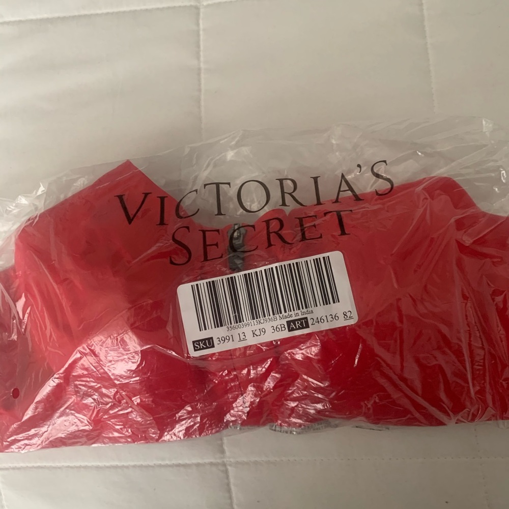 Victoria secret knockout sports bra